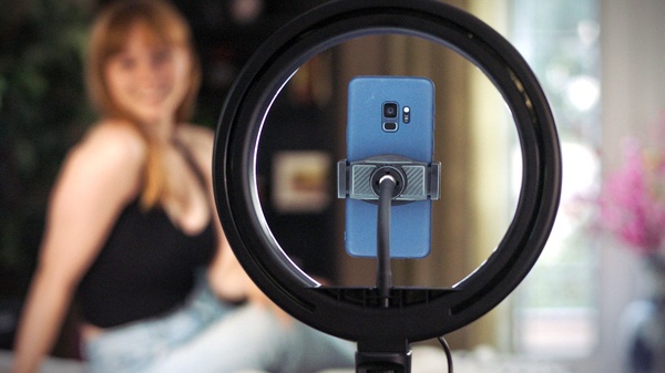 Celebrity Sex Tapes prova a raccontare come sono cambiati i filmati hot delle star, da Pamela Anderson a Kim Kardashian 