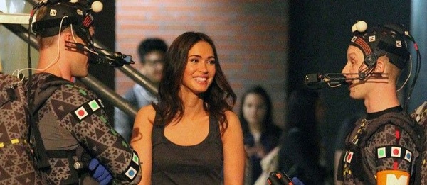 Megan Fox sul set di Tartarughe Ninja 2 e tutta un sorriso