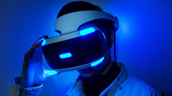 Il lancio di PS5 non sar&agrave; accompagnato dal PSVR 2