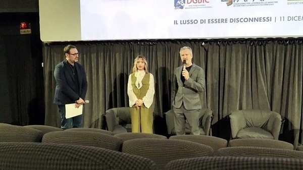 Univideo - Il lusso di essere disconnessi e la cultura del fisico