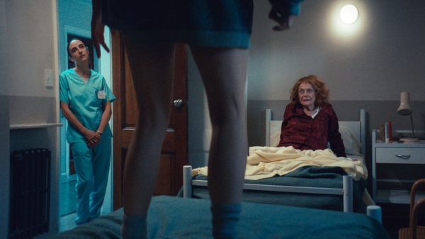 27 notti: una storia vera riletta in forma di tragicommedia 