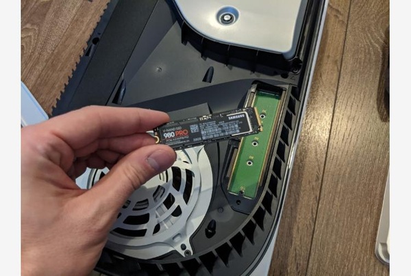 Quando potremo installare nuovi NVMe su ps5? Presto, dice Sony