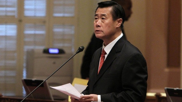 Il senatore americano che aveva proposto la legge contro i videogiochi,  e stato arrestato per corruzione.