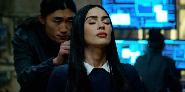 Subservience: Megan Fox è una sexy e pericolosa AI in un film senza infamia e senza lode