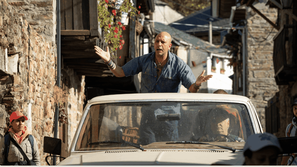 Buen Camino, recensione: questo Natale anche Checco Zalone e diventato piu buono, purtroppo