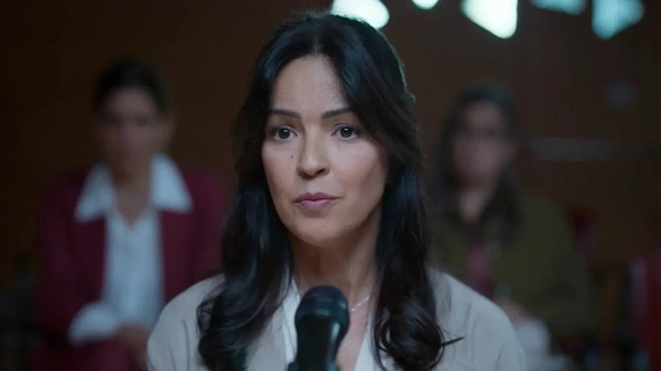 Ángela: una donna in fuga da un marito violento, tra verità e inganni