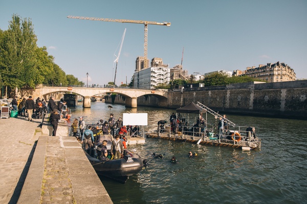 Fra ambientalismo e assurdità, Under Paris si prende troppo sul serio
