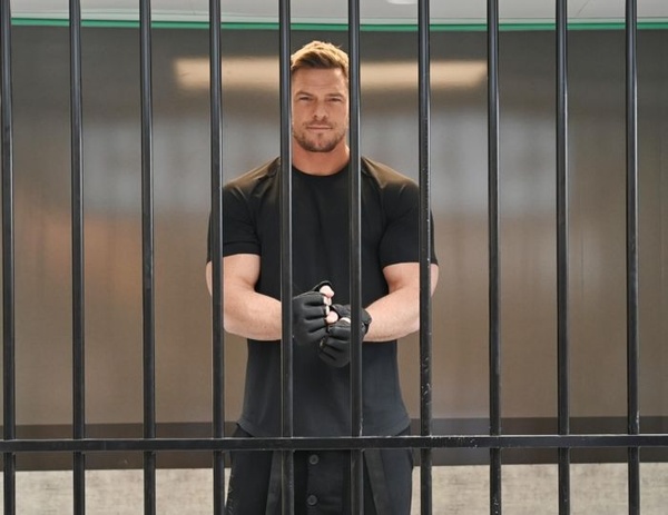 War Machine: su Netflix il film di fantascienza con Alan Ritchson