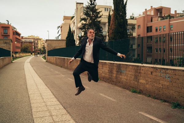 Nonostante, recensione: Mastadrea da regista osa una storia “poco italiana”, ma è vittima della malinconia romana