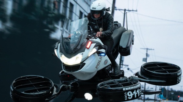 Mercy: Sotto accusa - Doppio trailer per il thriller futuristico