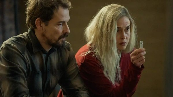 Unfamiliar: una tesa spy-story a sfondo familiare 