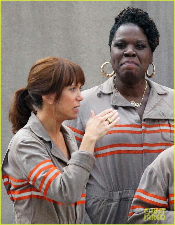 Le nuove ghostbuster e la fiammante Ecto 2 si mostrano in nuove foto dal set