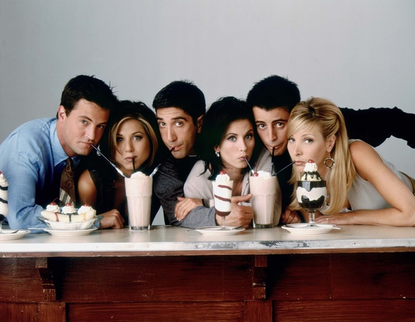 Speciale Friends, la sitcom che tutti amavano: la comicità, gli amori, le guest star, la modernità.