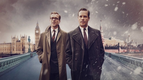 Una spia tra noi: su SKY arriva la miniserie basata su una storia vera