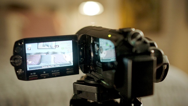 Celebrity Sex Tapes prova a raccontare come sono cambiati i filmati hot delle star, da Pamela Anderson a Kim Kardashian 