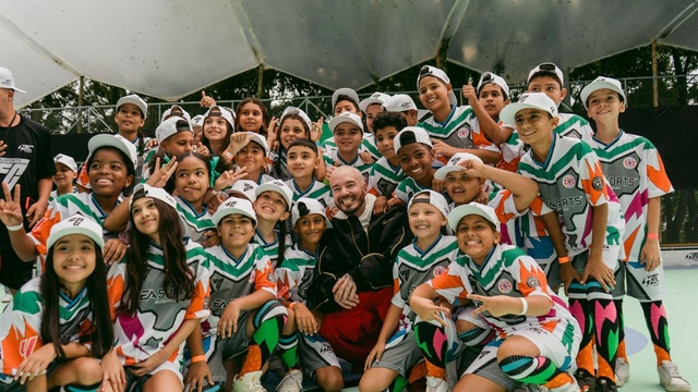 EA SPORTS FC nuovo Campo in Colombia con J BALVIN e LALIGA