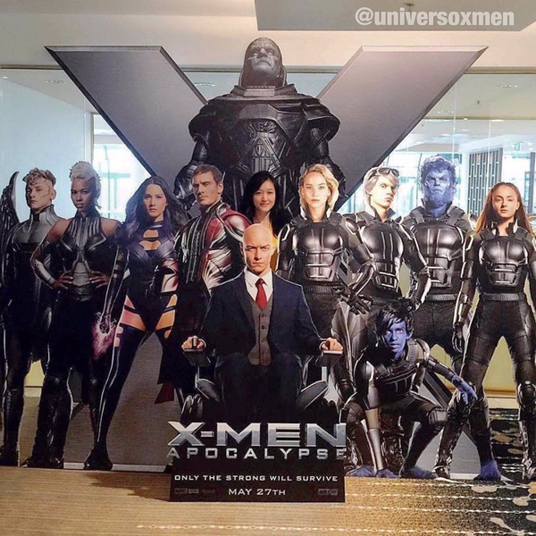 Tutti gli X-Men in fila nel cartonato pubblicitario di X-Men: Apocalypse