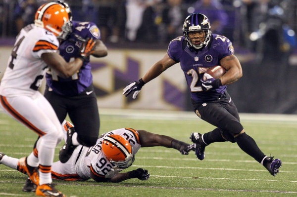 Picchi una donna? Ti togliamo dal gioco!