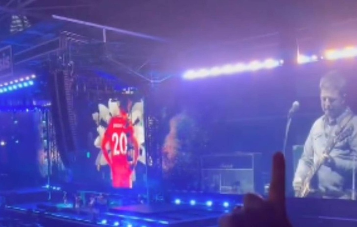 Oasis omaggio a Diogo Jota durante la reunion emozione e applausi a Cardiff
