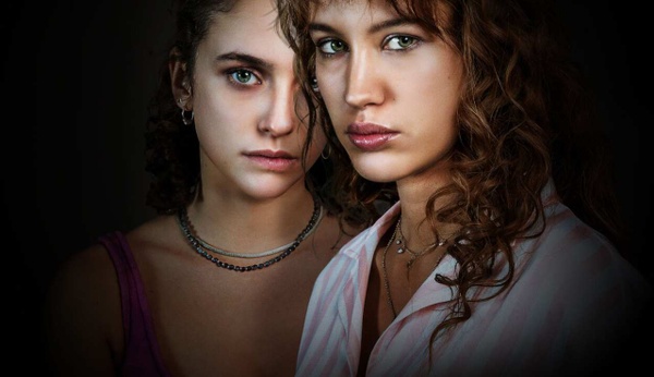 Adorazione: la miniserie italiana infarcita di stereotipi e messaggi negativi