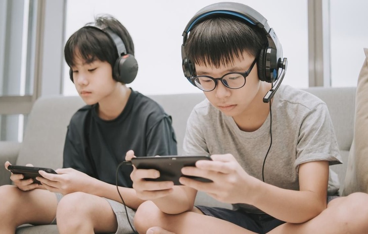 Sorpreso coi videogame di notte per punizione gioca 17 ore