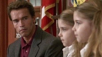 In arrivo un remake ed una serie tv per Un Poliziotto alle Elementari