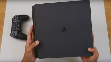 Unboxing e accensione di PS4 Slim