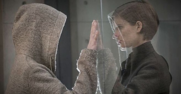 Prime clip per Morgan con Kate Mara e Paul Giamatti