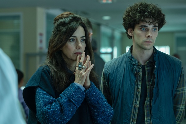 Il giardiniere: la miniserie di Netflix smaschera la maternità crudele fra omicidi, manipolazioni e assenza di emozioni