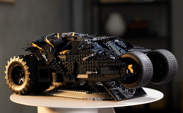 LEGO DC Batman Batmobile in offerta: l'accattivante set da collezione