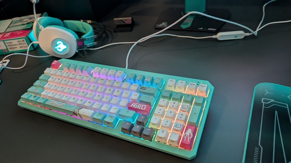 ROG x Hatsune Miku: il sistema da gioco completo arriva in Italia