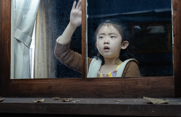 Bussano alla porta, recensione: il destino di Shyamalan è quello di dividere 