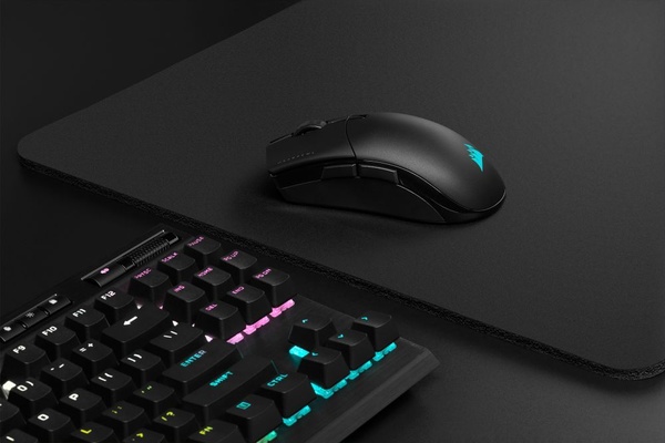Corsair presenta il Sabre RGB Pro Wireless: il modo piu leggere per sbaragliare gli avversari