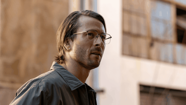 Hit Man è la bomba di Venezia 80 la recensione del film di Richard Linklater