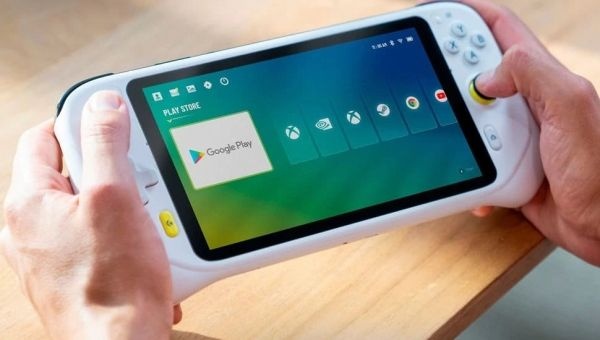 Logitech svela G Cloud, la sua nuova console portatile