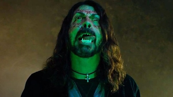 Studio 666: su Netflix il film parodia horror dei Foo Fighters