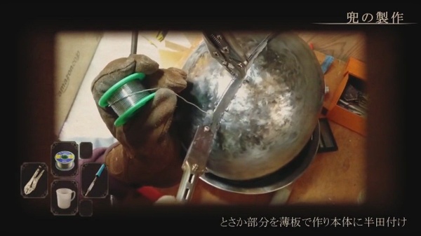 Un'armatura di Dark Souls II realizzata a mano