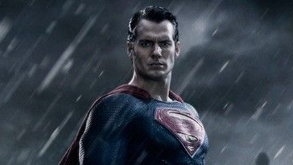 Il nuovo costume di Cavill e un possibile Flash dal set Batman V Superman!