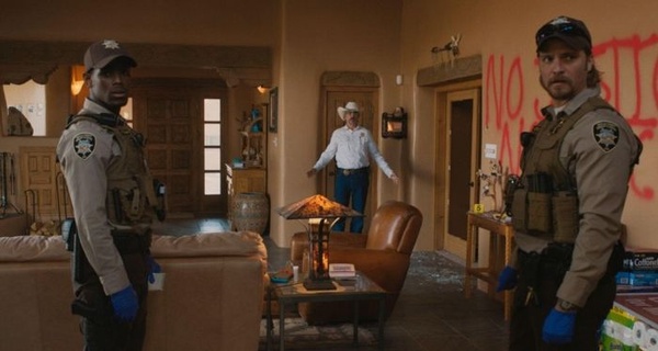 Eddington 4K - Satira feroce negli USA del Covid