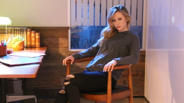 Folle ossessione: uno scialbo thriller televisivo che non va da nessuna parte 