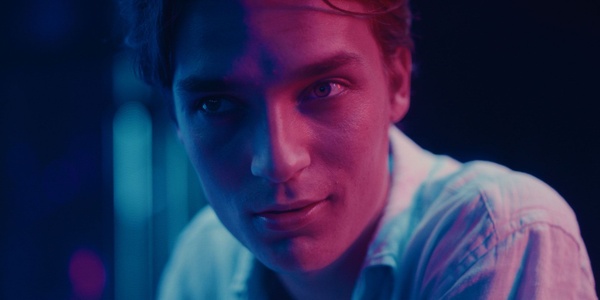 Knokke Off: la recensione e le tematiche della serie di Netflix che ha conquistato l