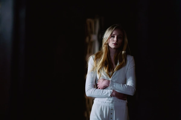 Trust: Sophie Turner in un thriller survival poco riuscito 