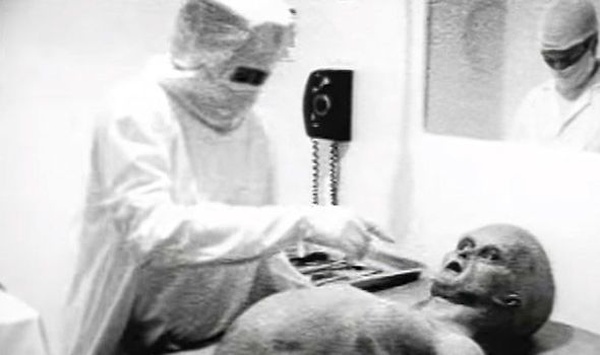 Autopsia dell’alieno di Roswell: la grande beffa 30 anni dopo