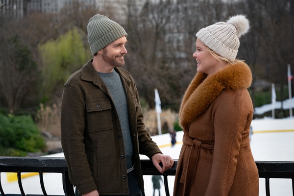 La recensione di Kinda Pregnant, il film che piacerà a chi ama Amy Schumer