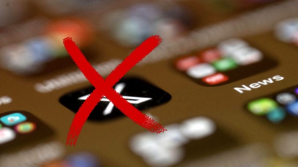 Scarlett Johansson e Gene Simmons lontani dai social media