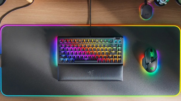 Razer serie BlackWidow V4 espansa con tastiera al 75%