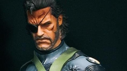 Kojima mostra l'Action Figure di Snake Ground Zeroes