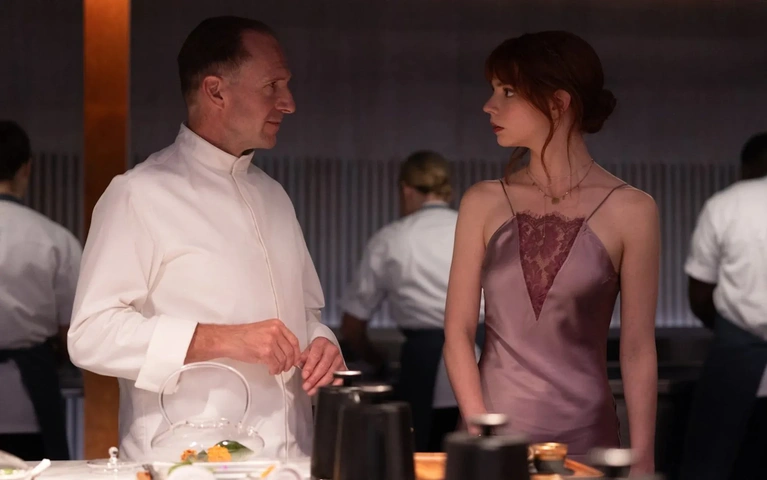 The Menu, recensione: abbasso gli chef, viva i cheeseburger