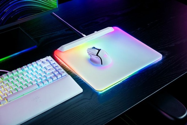 Razer Firefly V2 Pro - Primo mouse pad con retroilluminazione LED