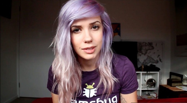 Molestata, rintraccia i colpevoli e li fa rimproverare dalle mamme